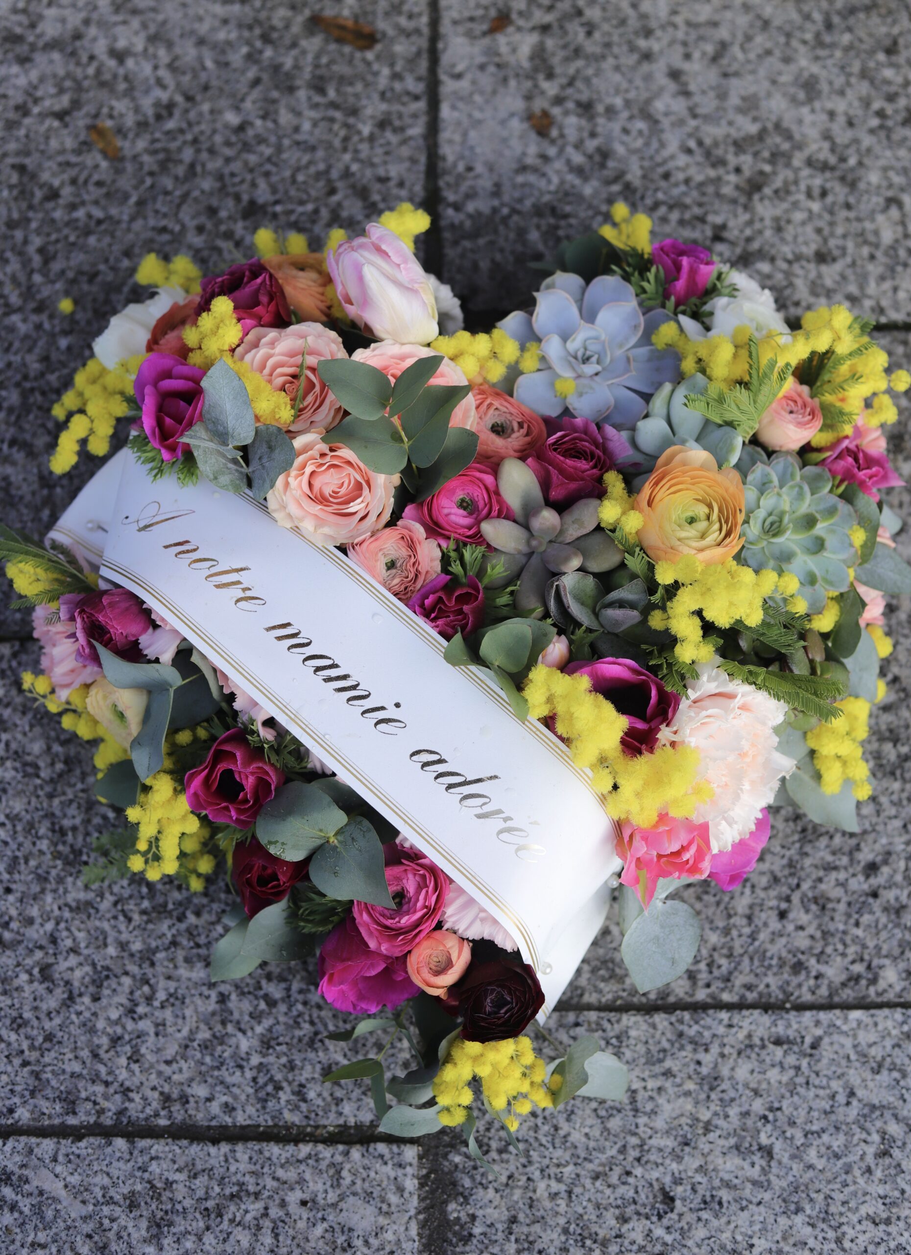 gerbe de deuil bouquet enterrement bordeaux mimosa fleuriste artisan